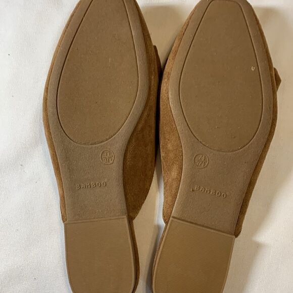 Bamboo size 7.5 slip on tan suede slide flats with bow detail - Picture 6 of 6